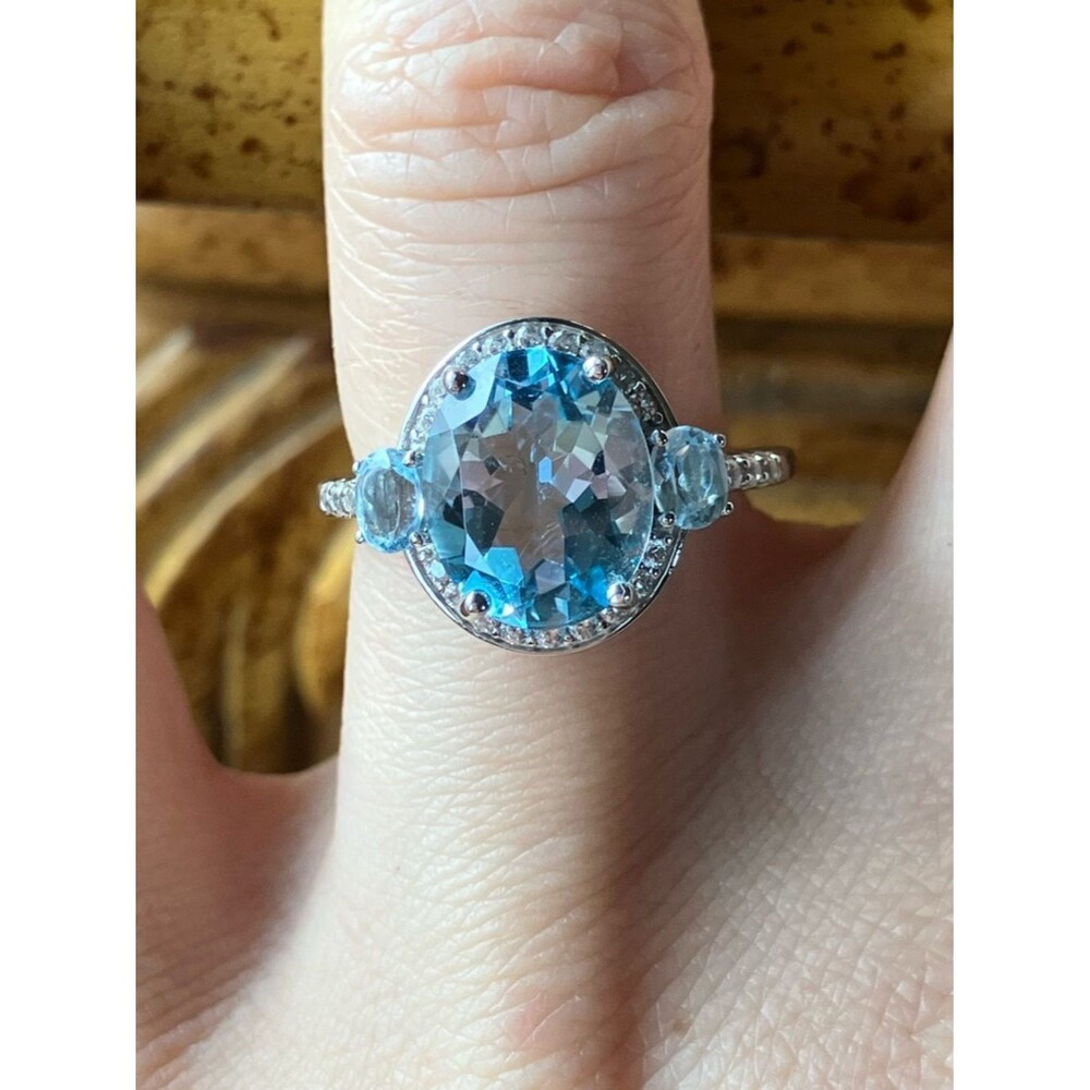 Natural Sky Blue Topaz Sterling Silver Ring Size 6.75